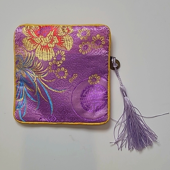 Floral Embriodery Zipper Square Pouch 4 3/4" × 4 3/4" - Picture 2 of 3